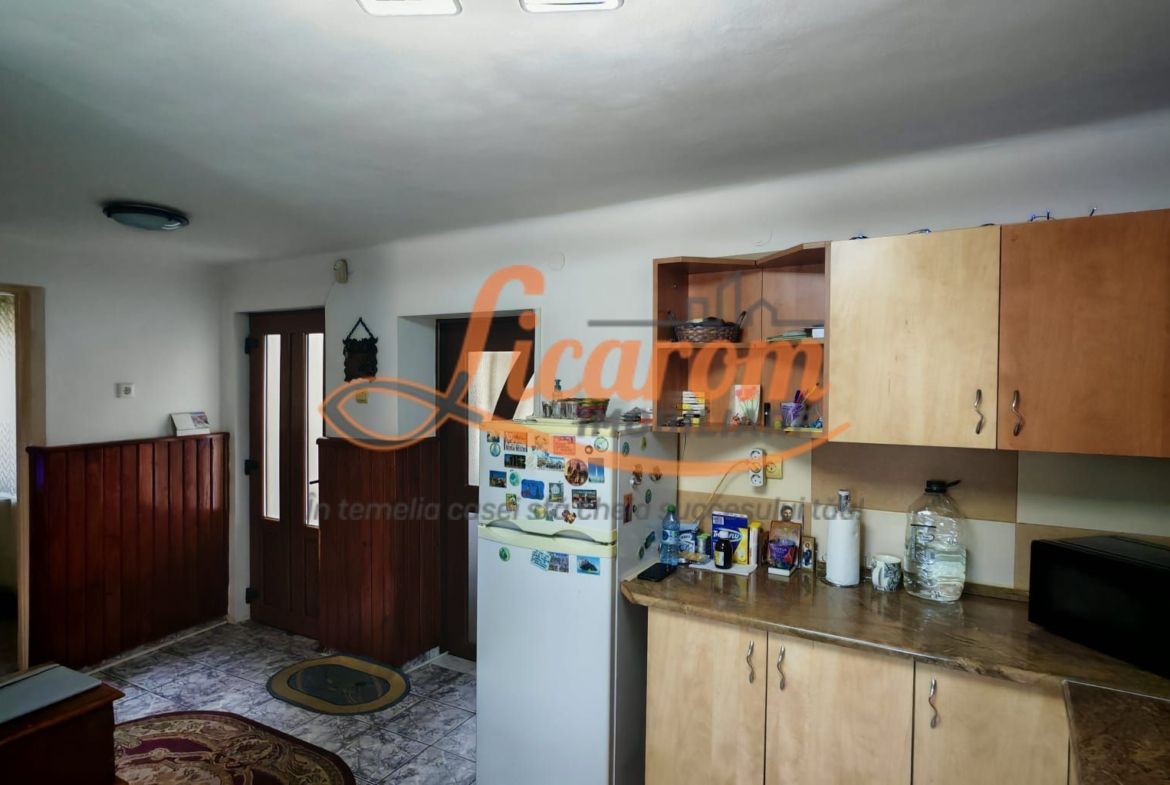 Corp de casa 4 camere zona Nicopole,curte comuna cu 1 familie. - foto 4