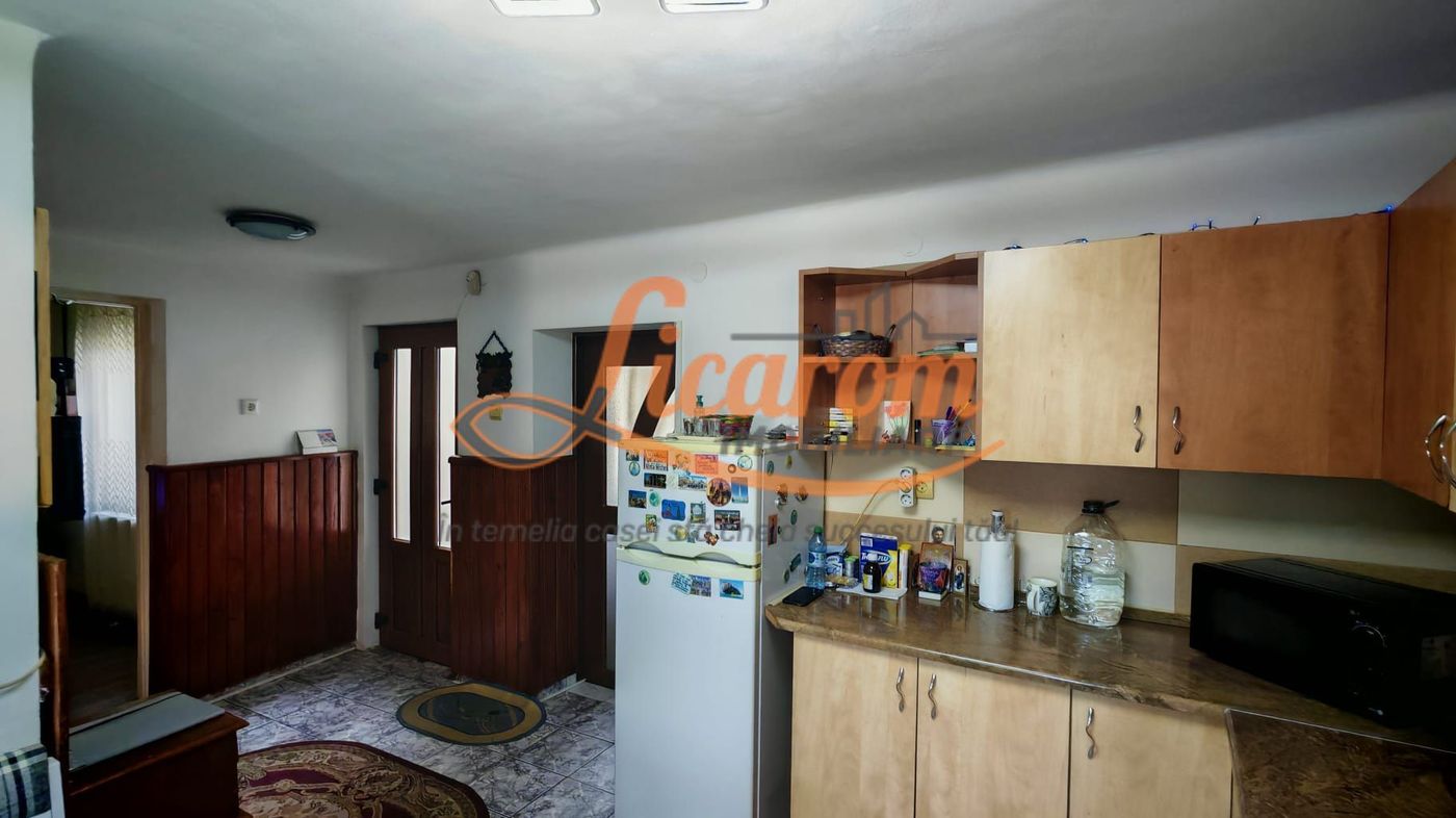 Corp de casa 4 camere zona Nicopole,curte comuna cu 1 familie. - foto 4