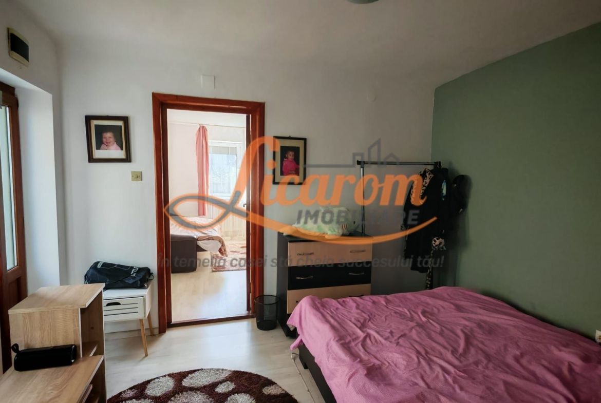 Corp de casa 4 camere zona Nicopole,curte comuna cu 1 familie. - foto 5