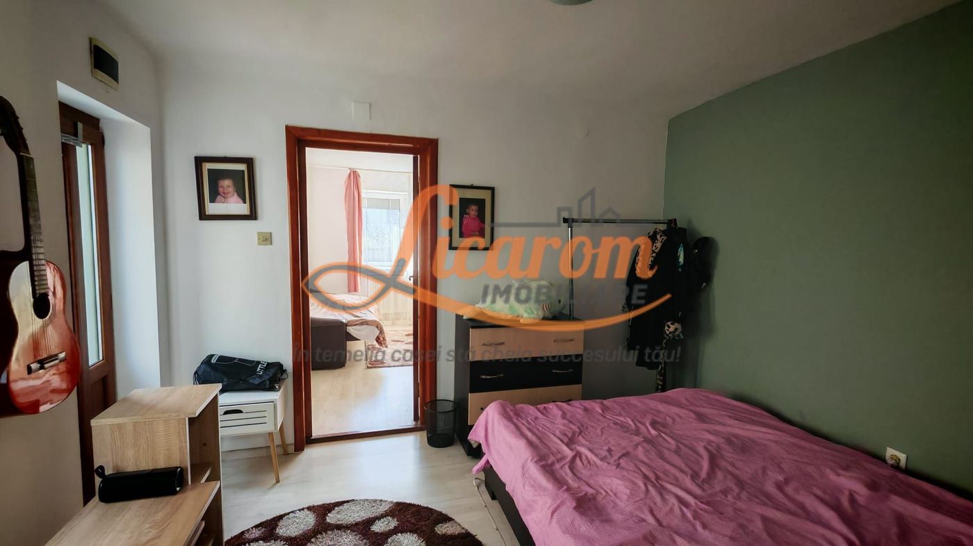 Corp de casa 4 camere zona Nicopole,curte comuna cu 1 familie. - foto 5