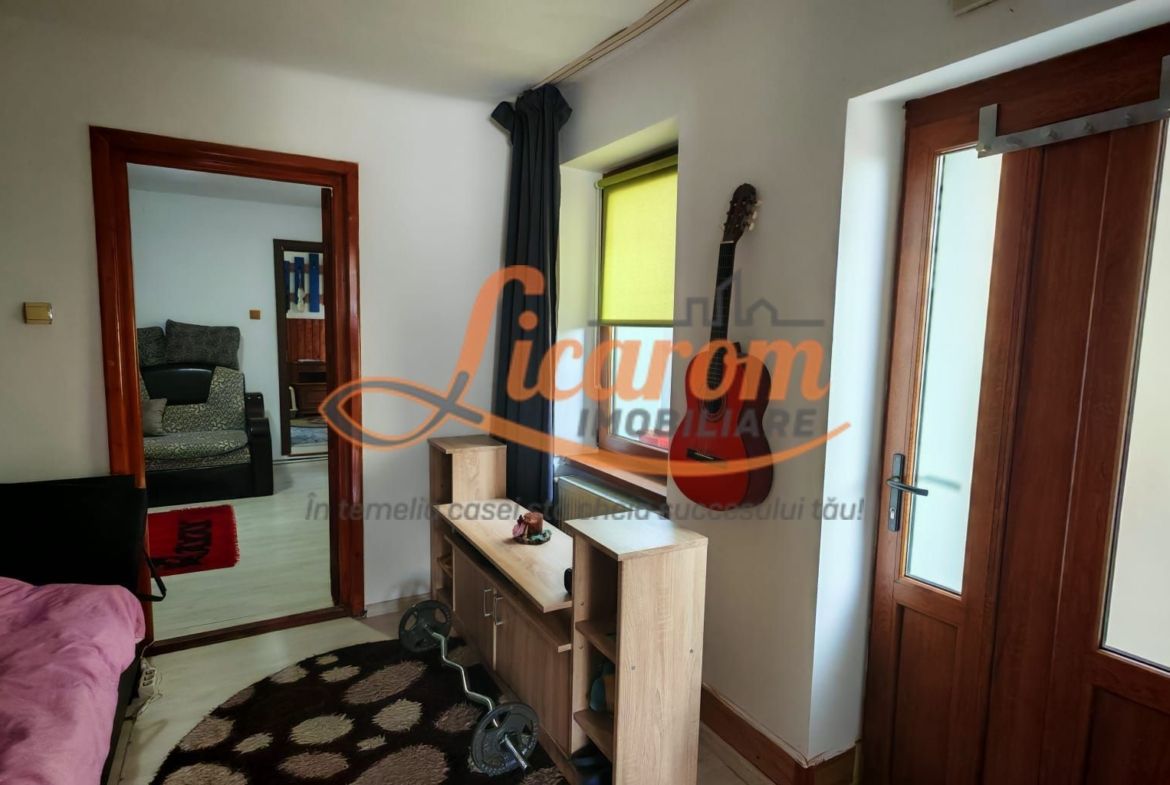 Corp de casa 4 camere zona Nicopole,curte comuna cu 1 familie. - foto 7