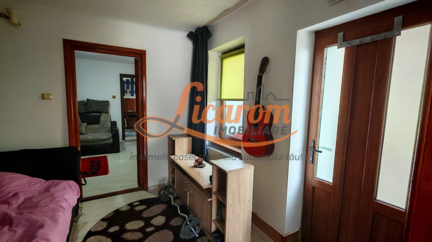 Corp de casa 4 camere zona Nicopole,curte comuna cu 1 familie. - foto 7