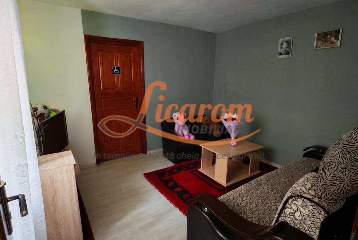 Corp de casa 4 camere zona Nicopole,curte comuna cu 1 familie. - foto 8
