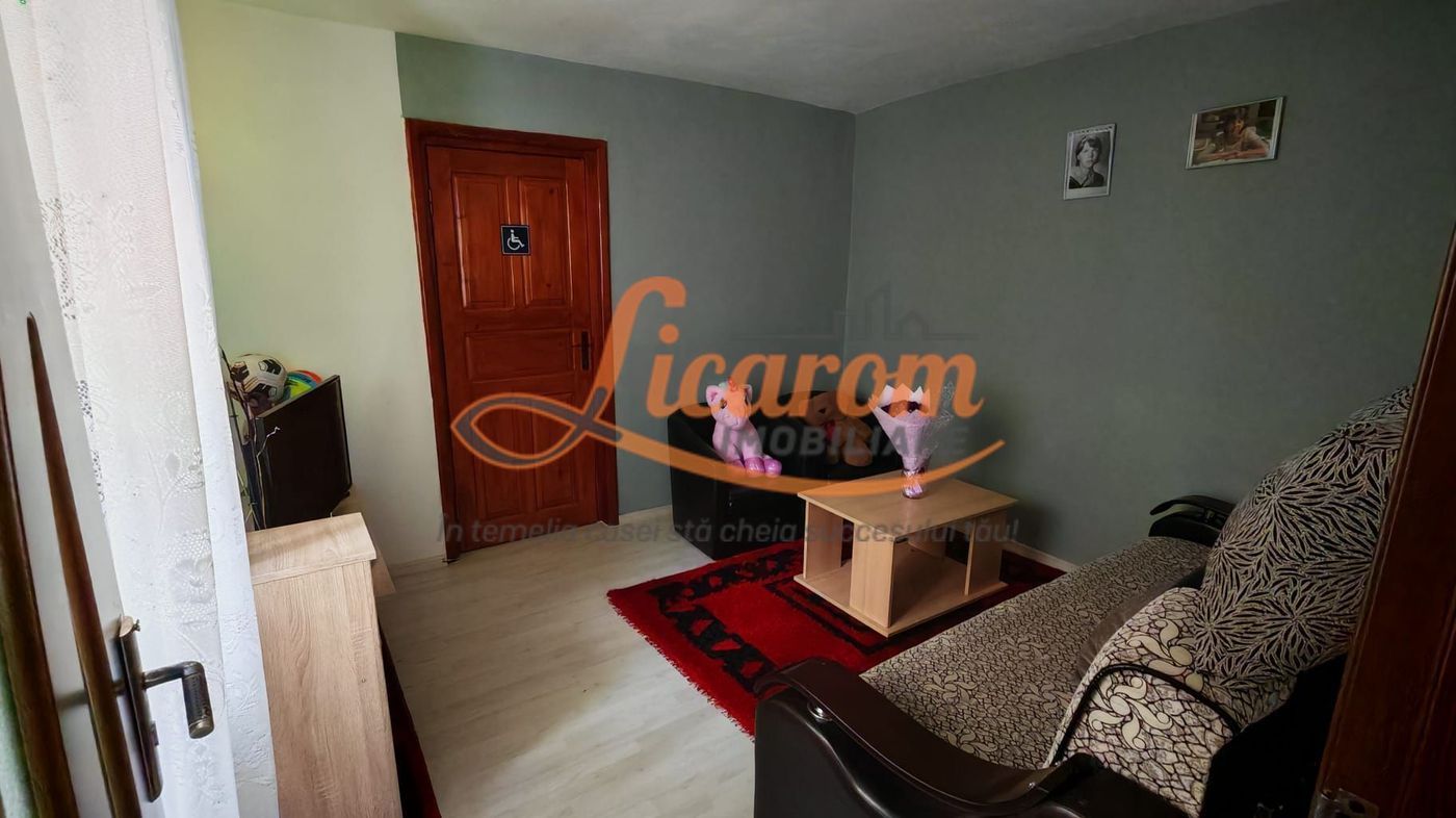 Corp de casa 4 camere zona Nicopole,curte comuna cu 1 familie. - foto 8