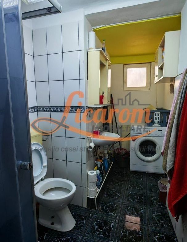 Corp de casa 4 camere zona Nicopole,curte comuna cu 1 familie. - foto 9