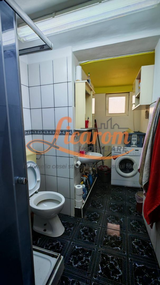 Corp de casa 4 camere zona Nicopole,curte comuna cu 1 familie. - foto 9