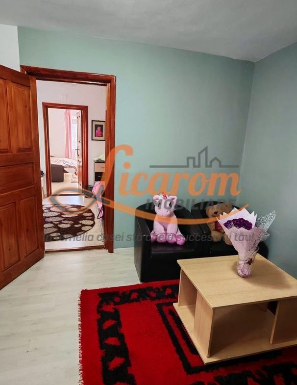 Corp de casa 4 camere zona Nicopole,curte comuna cu 1 familie. - foto 10