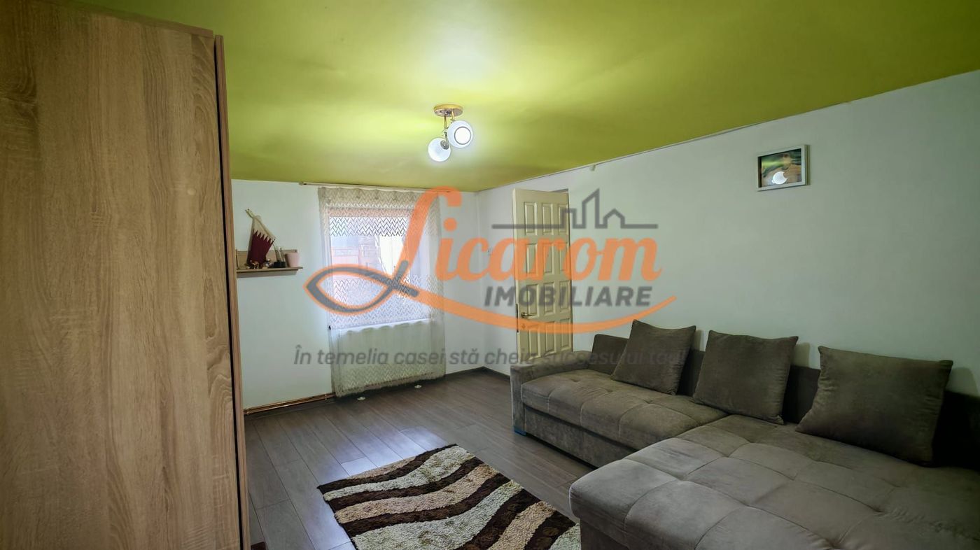 Corp de casa 4 camere zona Nicopole,curte comuna cu 1 familie. - foto 12