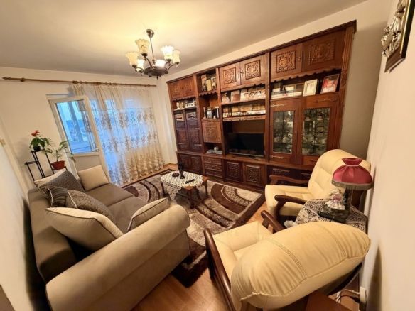 Apartament 4 camere 75 mp cu  balcon si pivnita pe b-dul Mihai Viteazu - Imagine principala