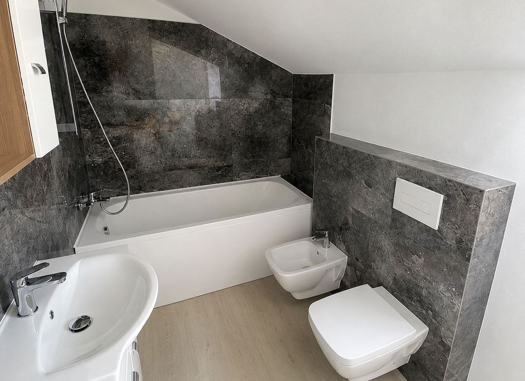 Duplex nou de închiriat | 120 mp utili | 3 dormitoare | Curte proprie