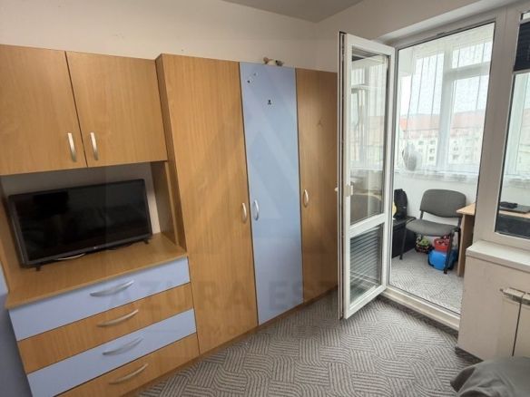 Apartament 3 camere 78 mp utili 3 balcoane 2 bai boxă  zona Terezian - foto 2