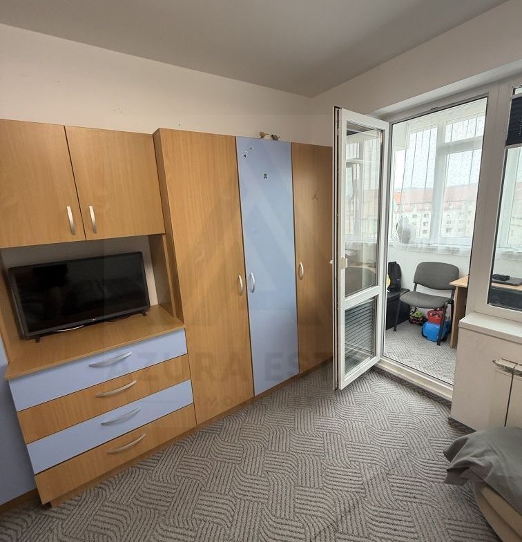Apartament 3 camere 78 mp utili 3 balcoane 2 bai boxă  zona Terezian - foto 2
