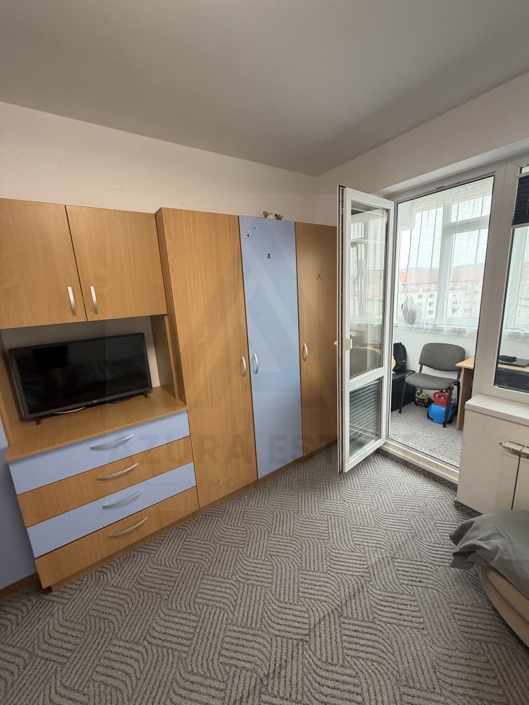 Apartament 3 camere 78 mp utili 3 balcoane 2 bai boxă  zona Terezian - foto 2