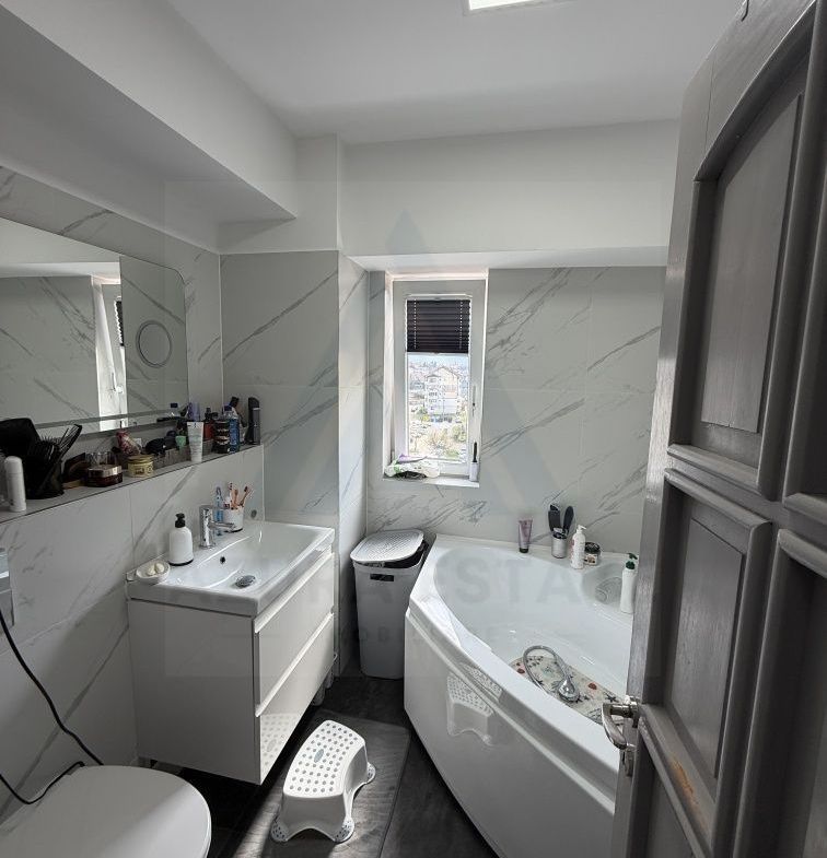 Apartament 3 camere 78 mp utili 3 balcoane 2 bai boxă  zona Terezian - foto 6