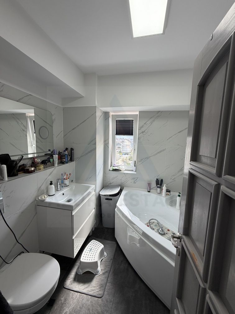 Apartament 3 camere 78 mp utili 3 balcoane 2 bai boxă  zona Terezian - foto 6