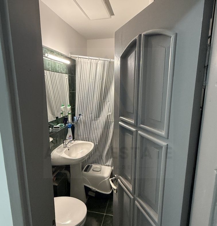 Apartament 3 camere 78 mp utili 3 balcoane 2 bai boxă  zona Terezian - foto 8