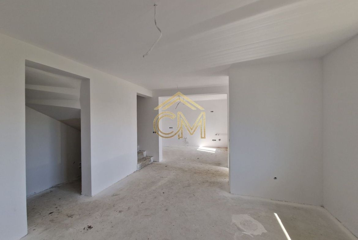 Quadruplex 4 Camere / 82MPU / Terasa / 170MP Curte