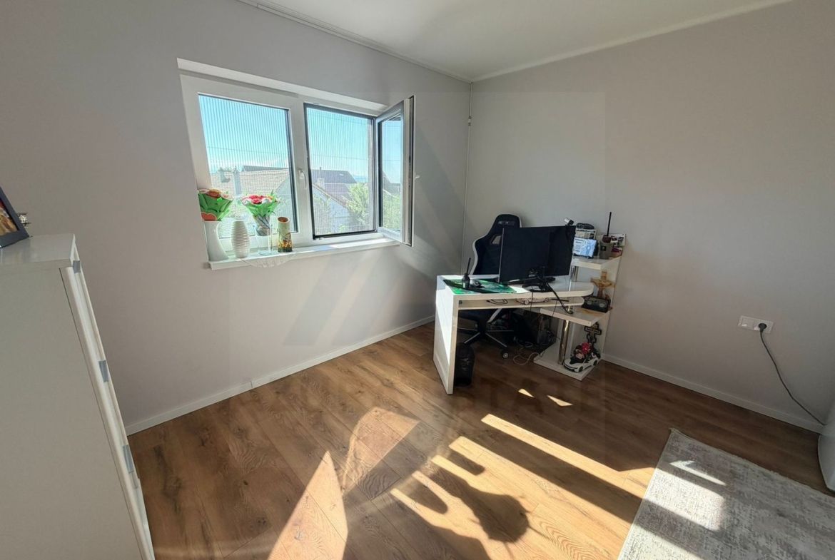Casa individuala utilata 4 camere 120 mp utili garaj si teren Cristian - foto 15