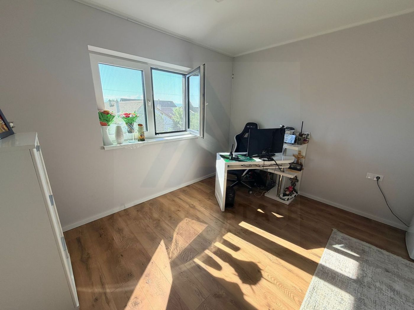 Casa individuala utilata 4 camere 120 mp utili garaj si teren Cristian - foto 15