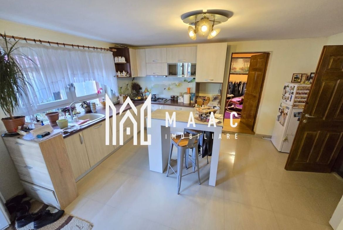 Casa 7 camere 3 bai 2 intrari Zona Garii - foto 12