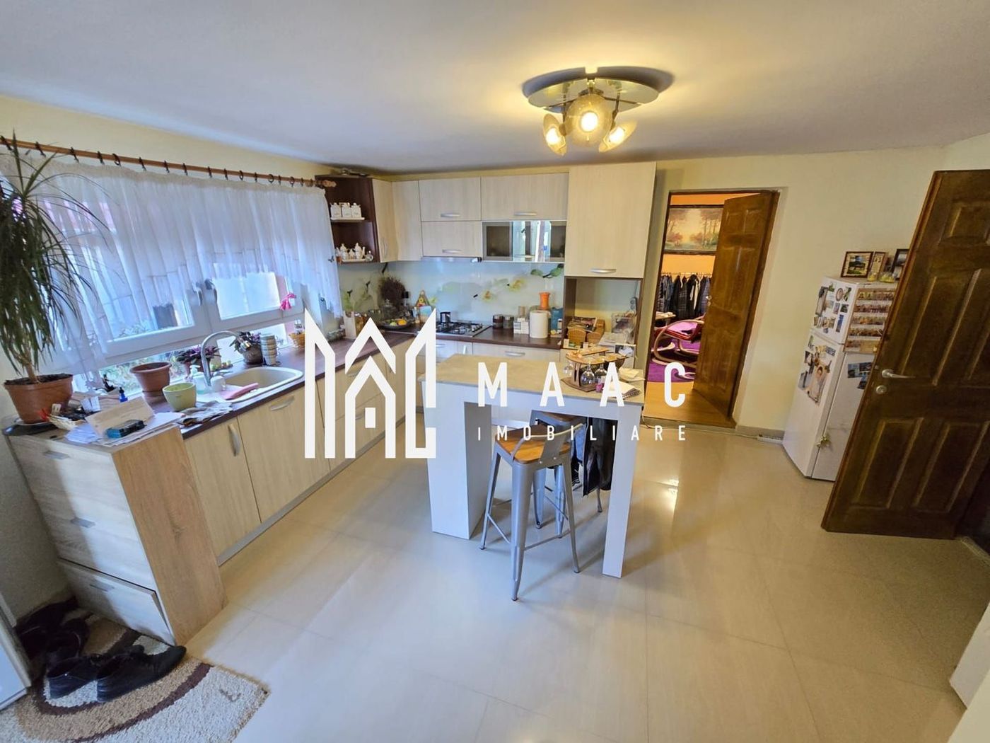 Casa 7 camere 3 bai 2 intrari Zona Garii - foto 12 Casa 7 camere 3 bai 2 intrari Zona Garii - foto 12