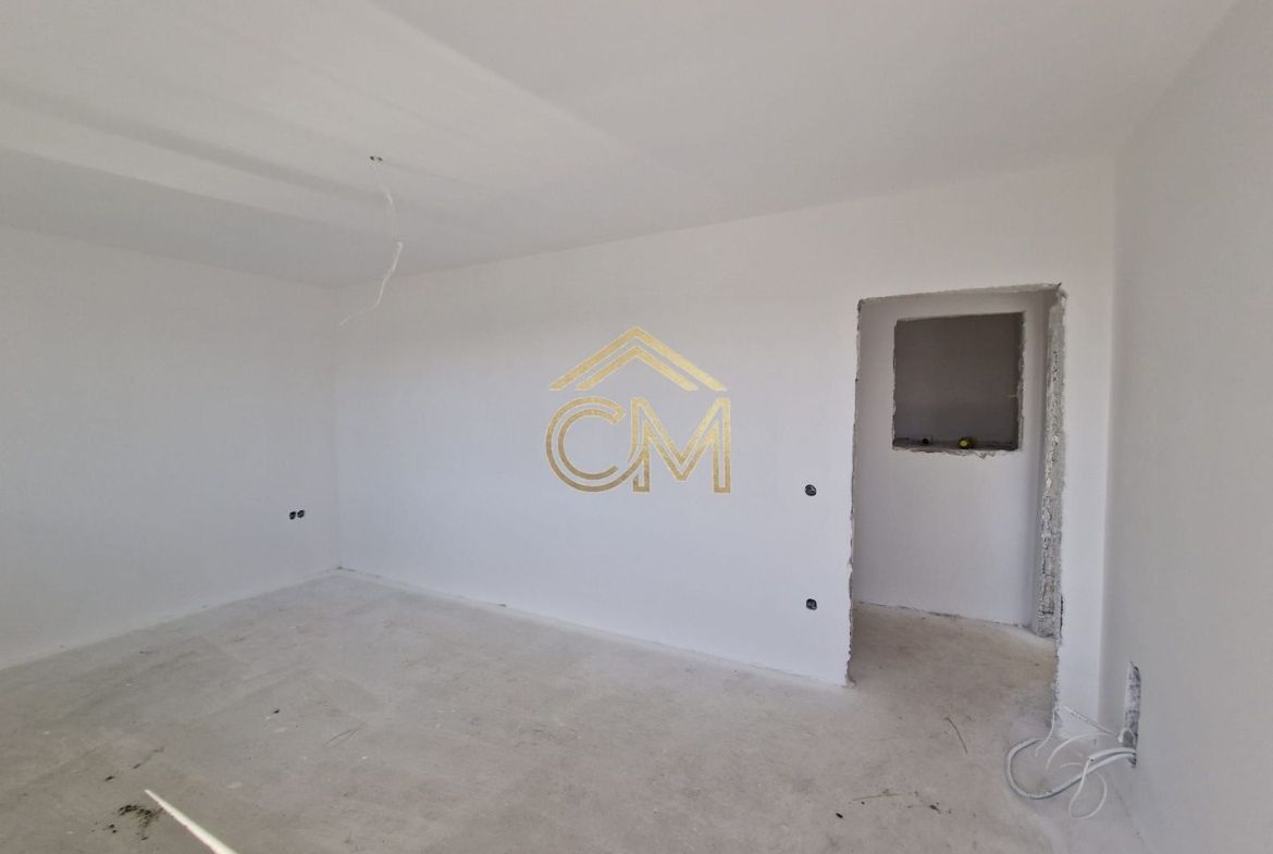 Quadruplex 4 Camere / 82MPU / Terasa / 170MP Curte