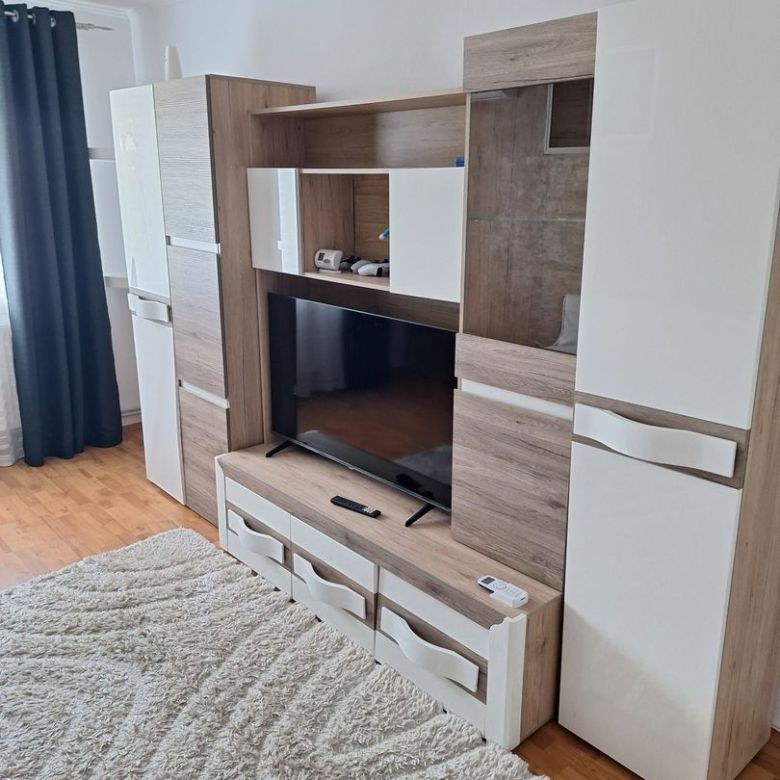 Regim hotelier, 2 camere, Micro 17, 200 lei/noapte