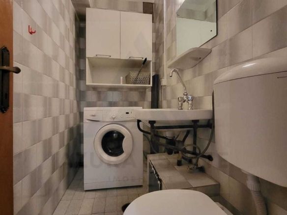Apartament renovat 3 camere 2 bai 85 mp utili in zona Centrala - foto 3
