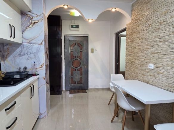 Apartament renovat cu 2 camere decomandat 50 mp etajul 2/8 Bd Mihai V - Imagine principala