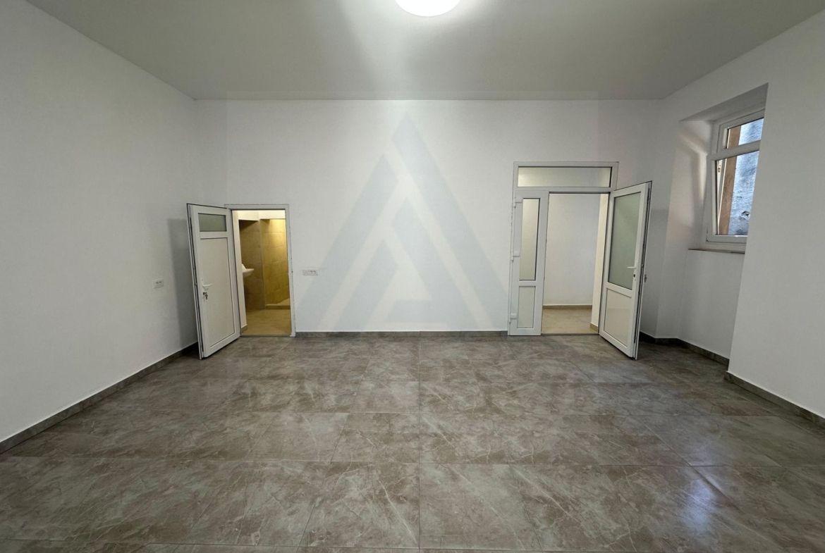 Spatiu comercial 86,8 mp utili vitrina stradala zona Ultracentrala