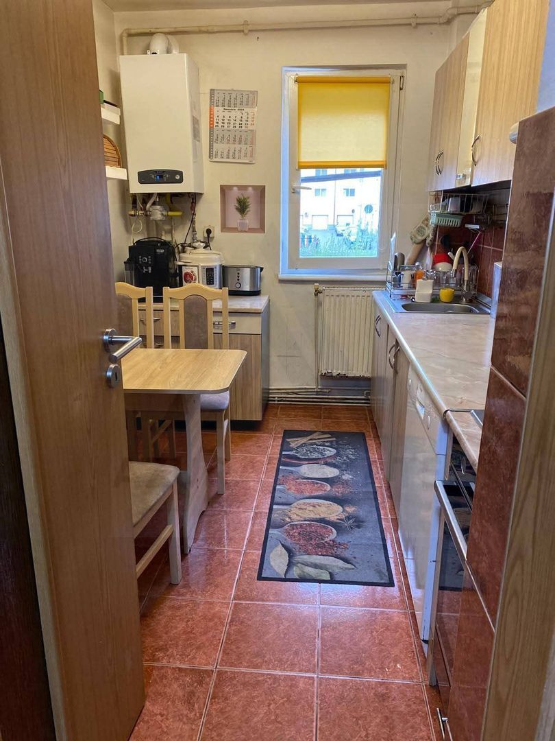 Apartament 3 camere  mobilat si utilat zona Cireșica