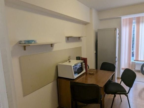 De inchiriat apartament cu 3 camere, Mazepa 1 la BR-uri, etaj 1, 550 euro - foto 2