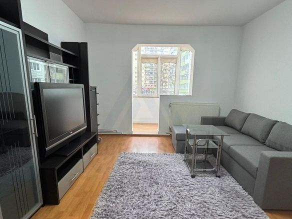Apartament renovat 3 camere 2 dormitoare pivnita in zona Mihai Viteazu - Imagine principala