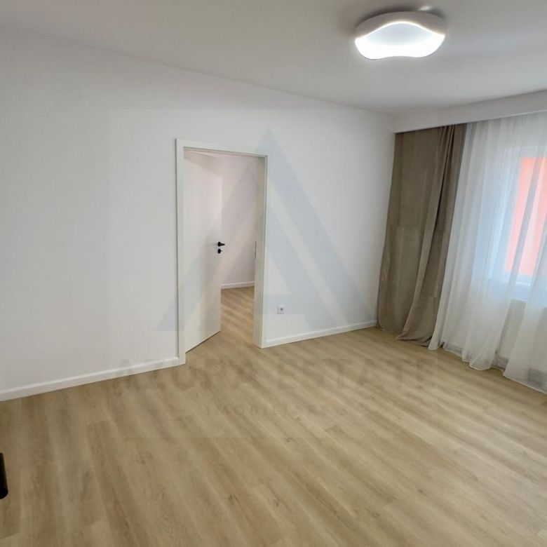 Apartament cu 2 camere renovat 37 mp etaj 3/5 in zona Hipodrom 1
