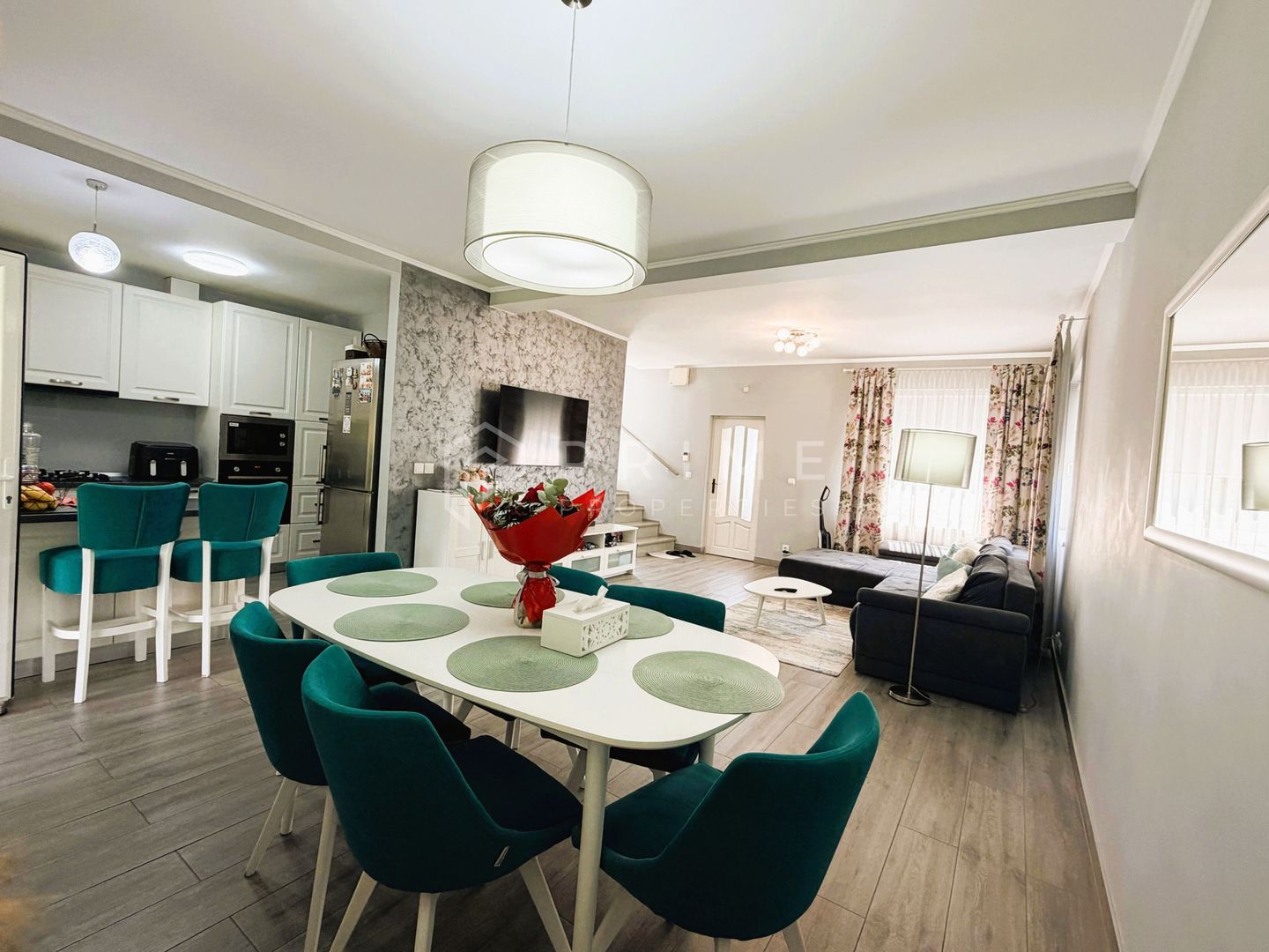 Duplex modern | Complet Mobilat și Utilat I Curte amenajată I Unirii Duplex modern | Complet Mobilat și Utilat I Curte amenajată I Unirii