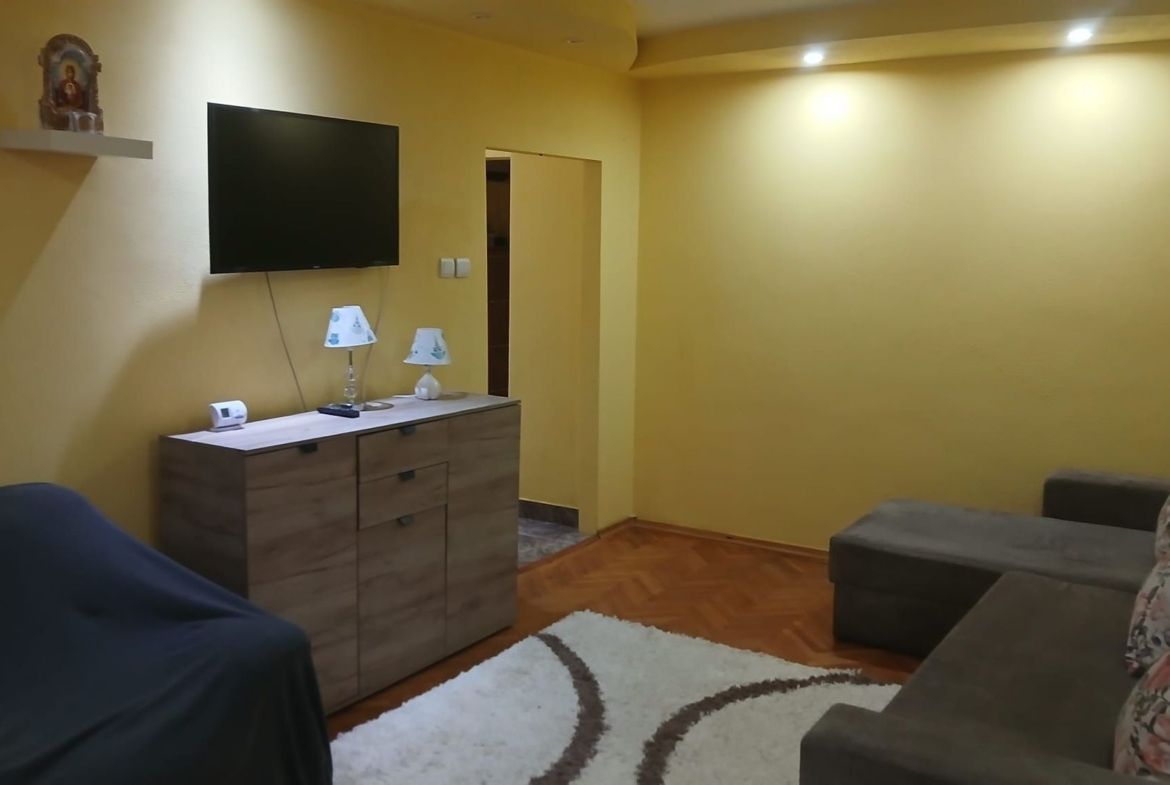 De inchiriat apartament cu 3 camere, I. C. Frimu, etaj 3, 450 euro