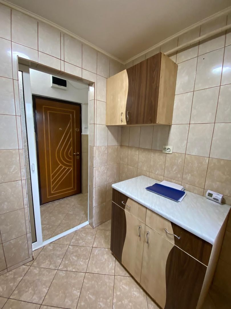 anBn-15126 De vanzare apartament cu 2 camere mobilat si utilat, Micro 38, etaj 3