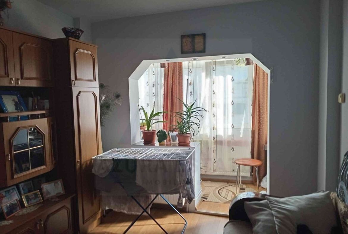 Apartament 2 camere decomandat 45 mp utili 2 pivnite Mihai Viteazul