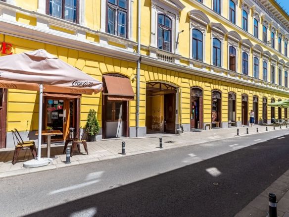 Spațiu birouri central cu 2 intrări pe Str. Unirii 1 Arad.