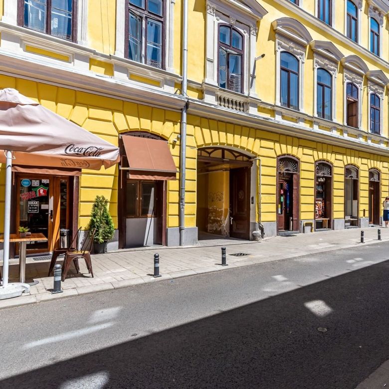 Spațiu birouri central cu 2 intrări pe Str. Unirii 1 Arad. - Imagine principala