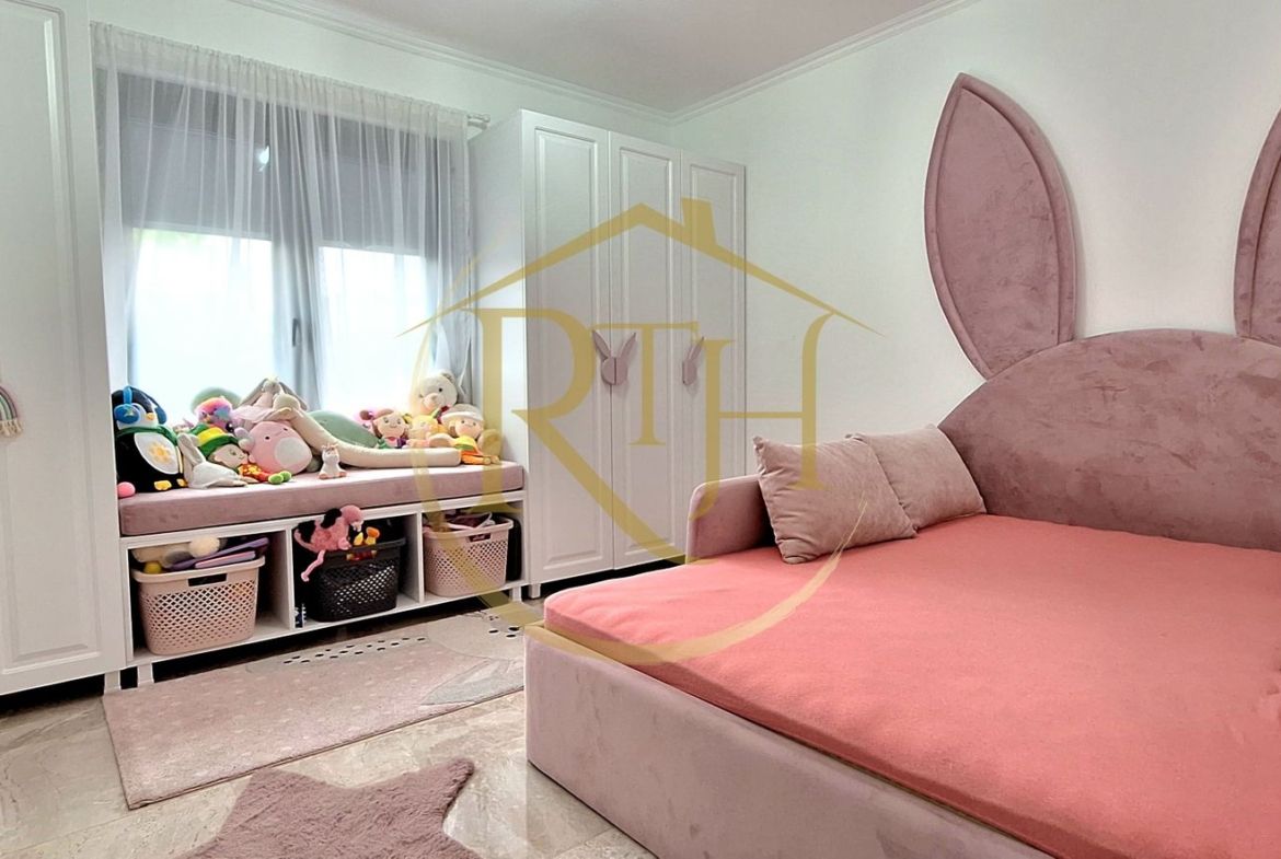 Prima inchiriere, Apartament modern, 3 camere, curte, zona Braytim, Parcare