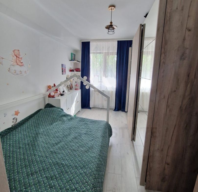 Apartament cu 3 camere 2 dormitoare 80 mp utili etaj 1 Doamna Stanca