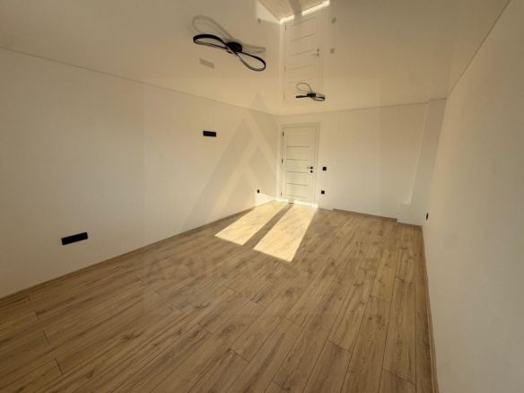 Casa moderna constructie noua 195 mp utili si 100 mp curte Sura Mare