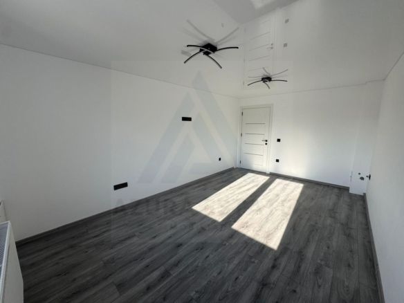 Casa moderna constructie noua 195 mp utili 100 mp curte in Sura Mare - foto 2