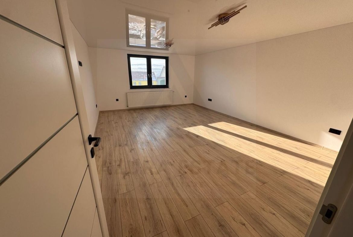 Casa moderna constructie noua 195 mp utili si 100 mp curte Sura Mare