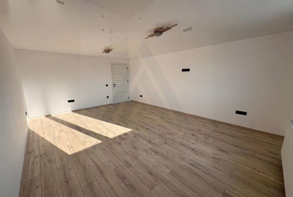 Casa moderna constructie noua 195 mp utili si 100 mp curte Sura Mare