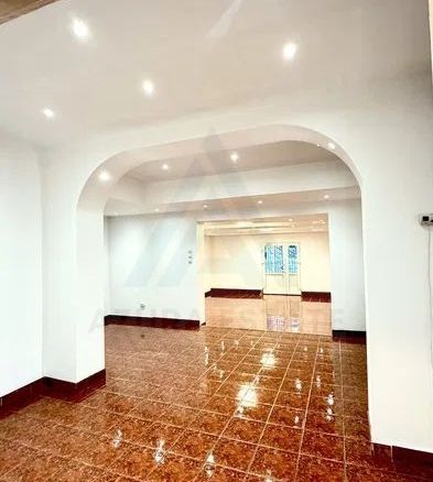 Spațiu comercial 80 mp utili cu 2 încăperi și grup sanitar in Ștrand