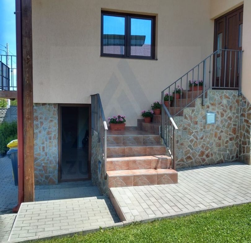 Casă individuală 5 camere cu garaj curte si gradină Șura Mare - foto 11