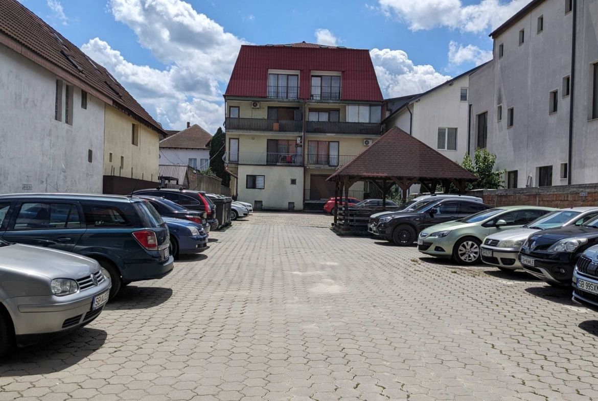 Garsoniera moderna 38 mp utili la parter  loc de parcare in Selimbar