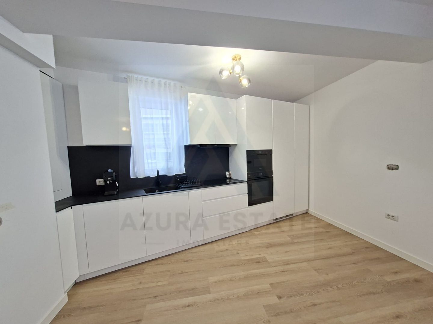 Apartament premium 3 camere 2 bai etaj 2 prima inchiriere in Evolution